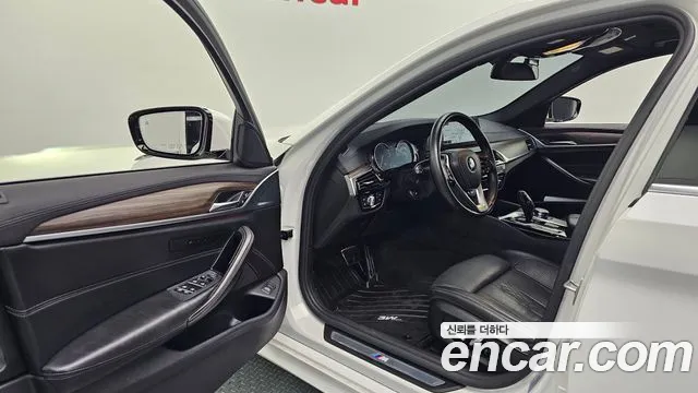 BMW 5 серии 2018 thumb 10