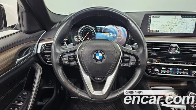 BMW 5 серии 2018 thumb 12