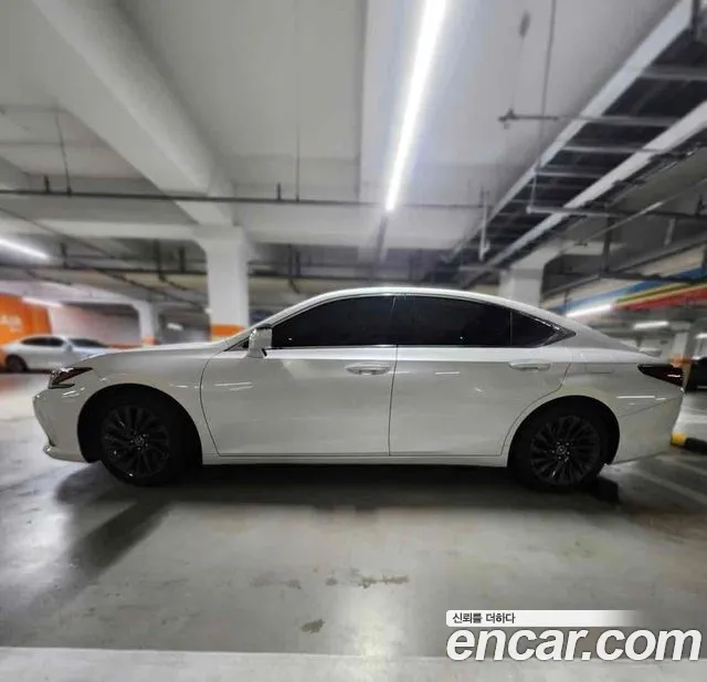 Lexus ES 2023 thumb 3