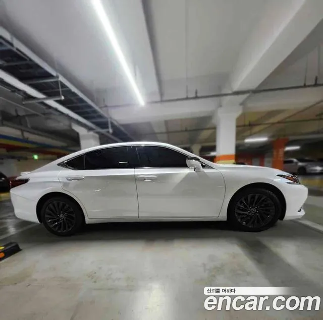 Lexus ES 2023 thumb 4