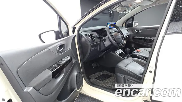 Renault Captur 2016 thumb 10
