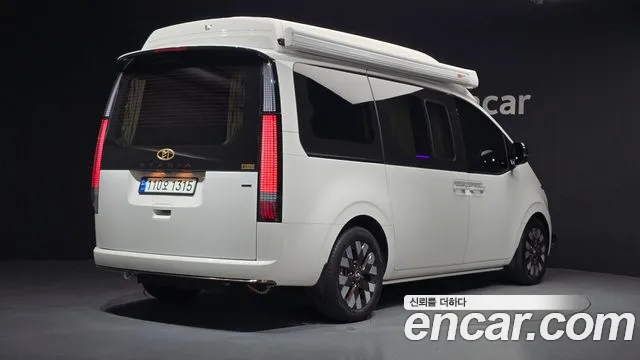 Hyundai Staria 2023 thumb 2