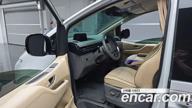 Hyundai Staria 2023 thumb 10
