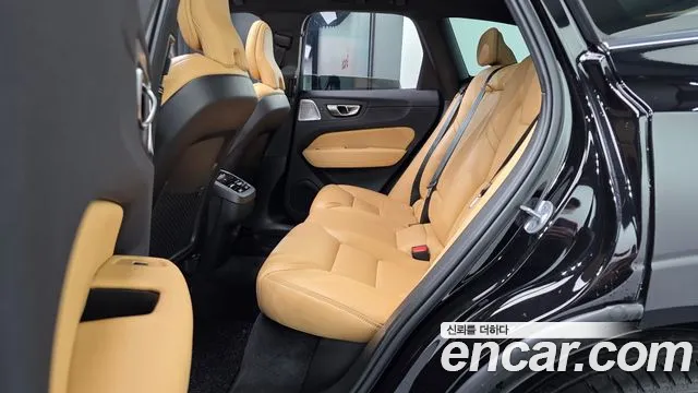 Volvo XC60 2023 thumb 11