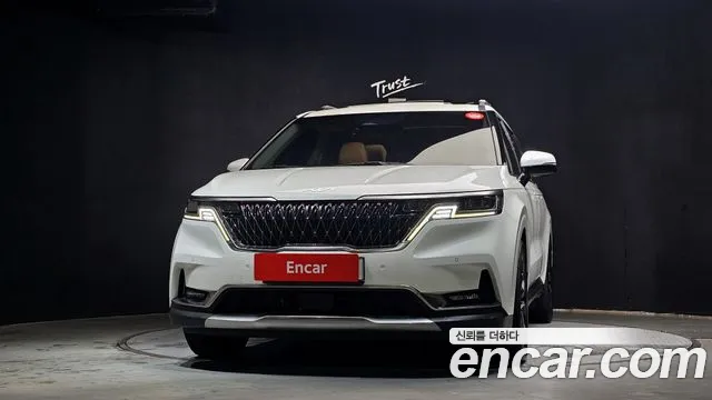Kia Carnival 2023 thumb 3