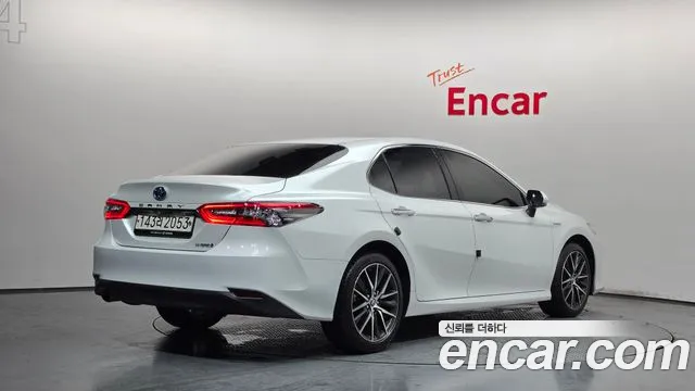 Toyota Camry 2024 thumb 2