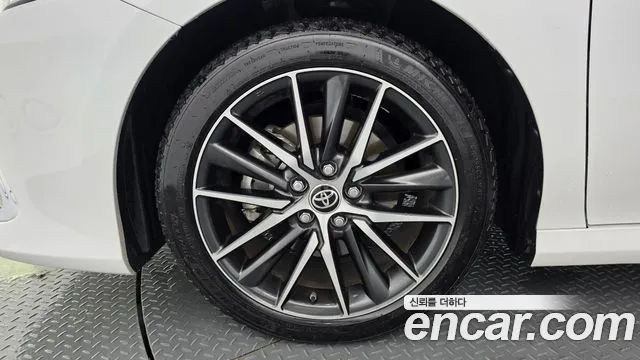 Toyota Camry 2024 thumb 5