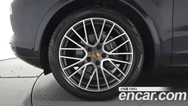 Porsche Cayenne 2021 thumb 4