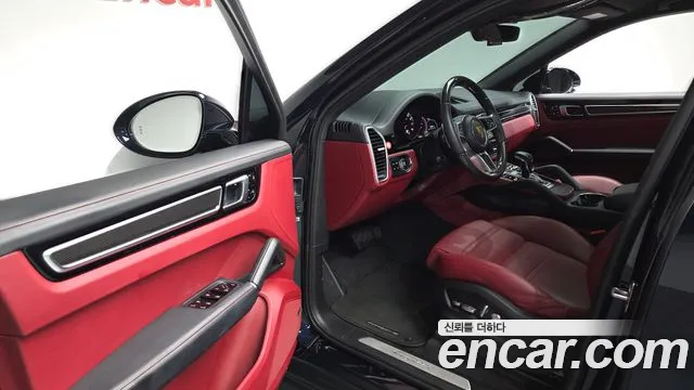 Porsche Cayenne 2021 thumb 9