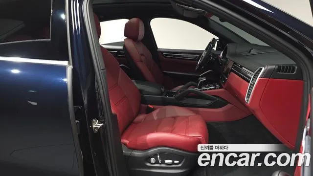 Porsche Cayenne 2021 thumb 10