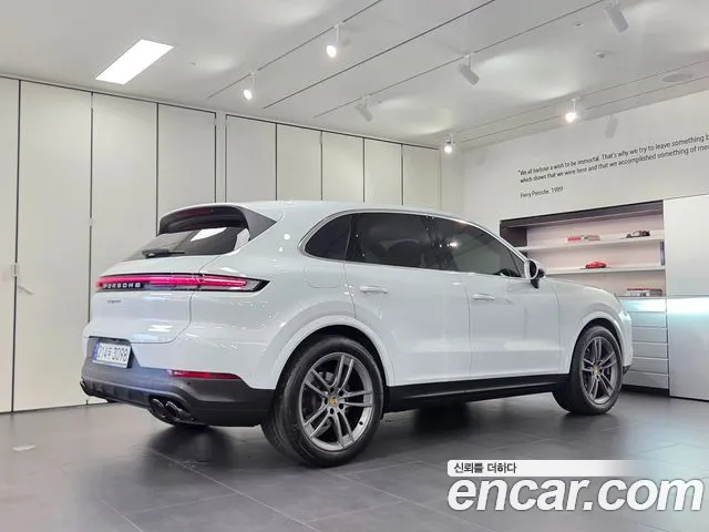 Porsche Cayenne 2023 thumb 2