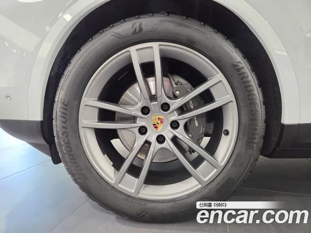 Porsche Cayenne 2023 thumb 5