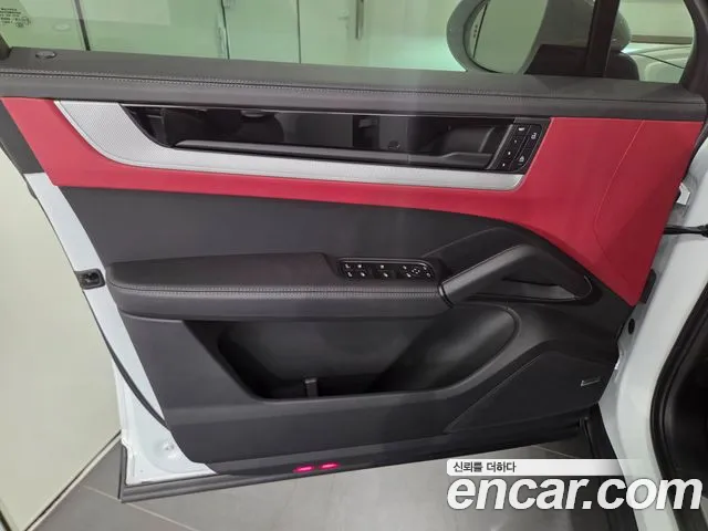 Porsche Cayenne 2023 thumb 10