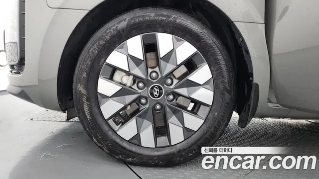 Hyundai Staria 2022 thumb 5