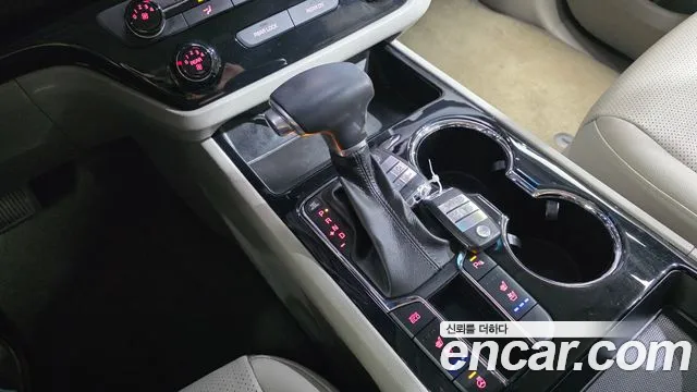 Kia Carnival 2018 thumb 9