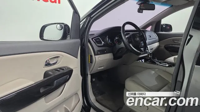 Kia Carnival 2018 thumb 10