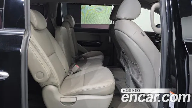 Kia Carnival 2018 thumb 11
