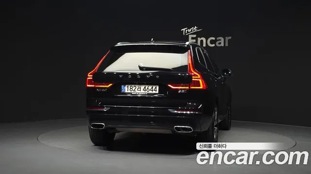 Volvo XC60 2021 thumb 4