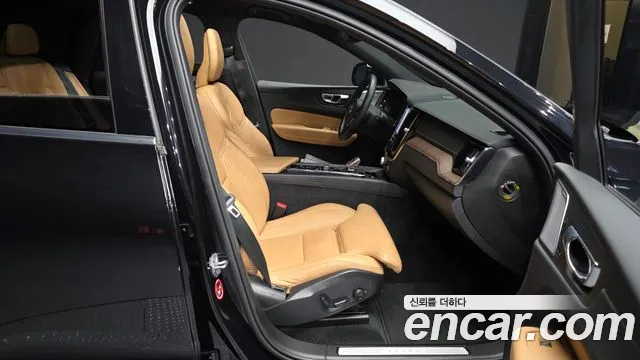 Volvo XC60 2021 thumb 11