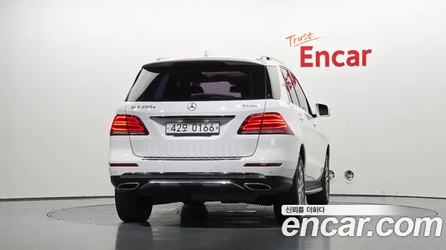Mercedes-Benz GLE 2016 thumb 4