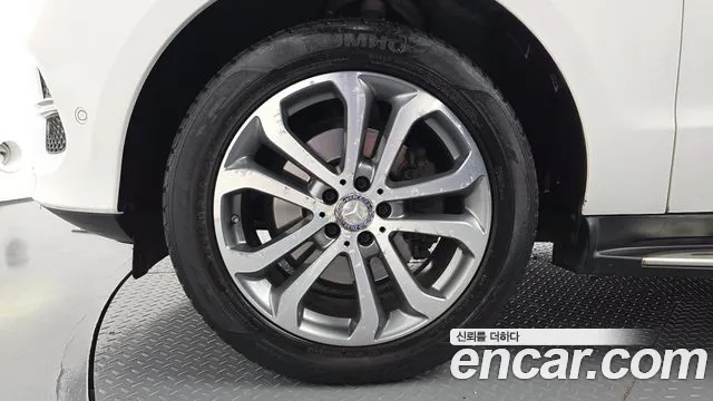 Mercedes-Benz GLE 2016 thumb 5