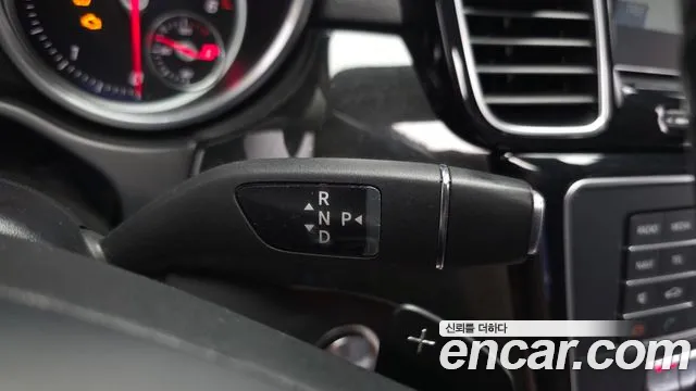 Mercedes-Benz GLE 2016 thumb 9