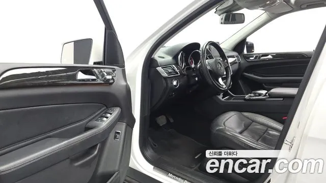 Mercedes-Benz GLE 2016 thumb 10