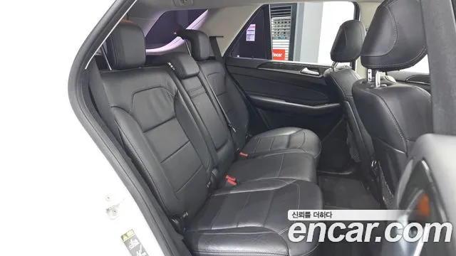 Mercedes-Benz GLE 2016 thumb 12