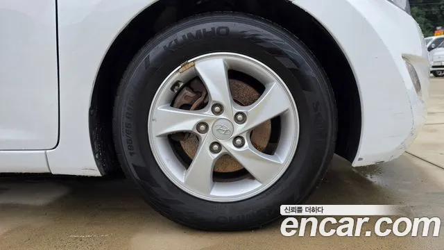 Hyundai Avante 2011 thumb 5