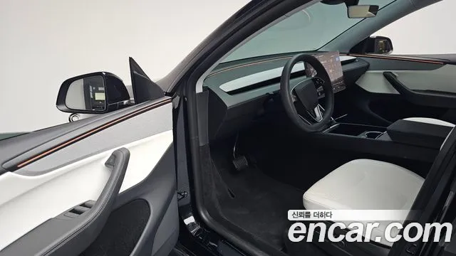 Tesla Model Y 2025 thumb 9