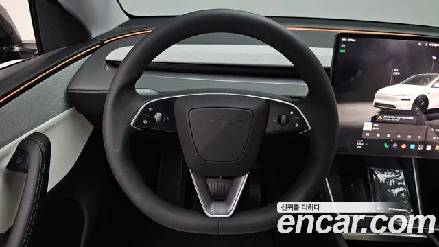 Tesla Model Y 2025 thumb 12