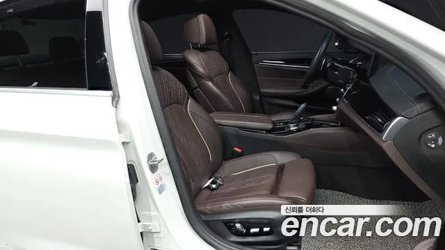 BMW 5 серии 2023 thumb 11