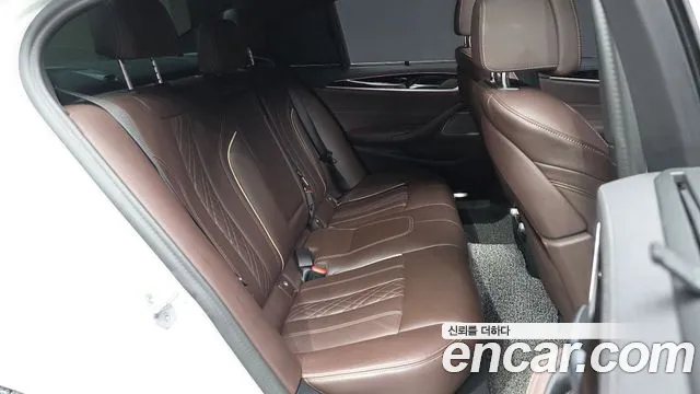 BMW 5 серии 2023 thumb 12