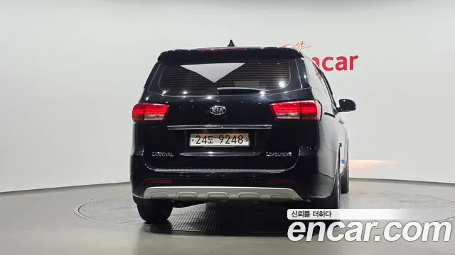Kia Carnival 2015 thumb 4