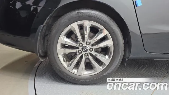 Kia Carnival 2015 thumb 5