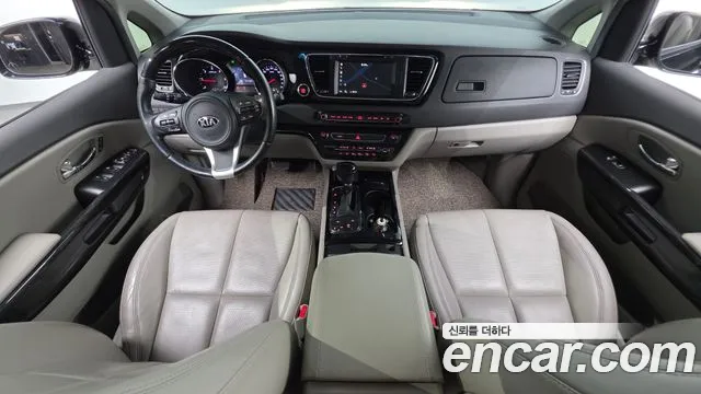 Kia Carnival 2015 thumb 7