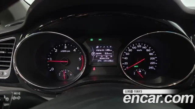Kia Carnival 2015 thumb 8