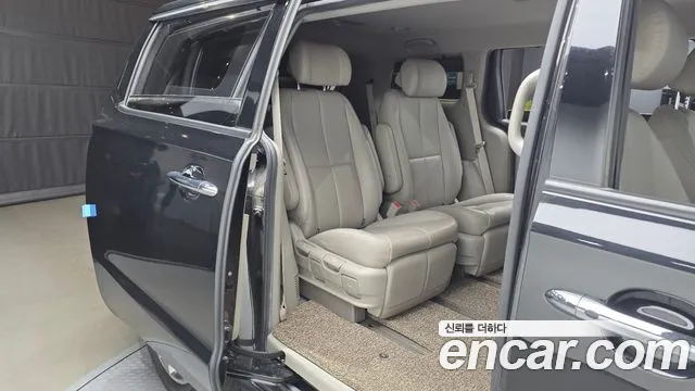 Kia Carnival 2015 thumb 12