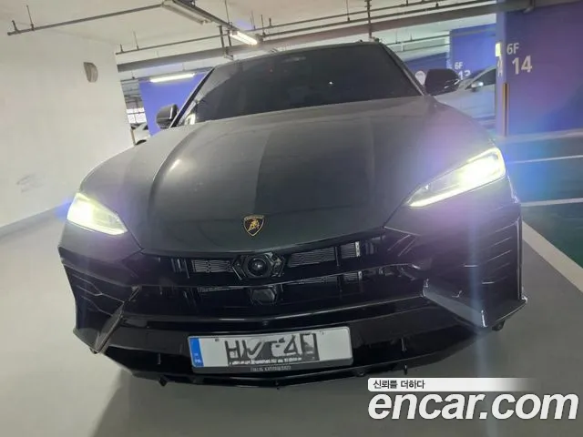 Lamborghini Urus 2026 thumb 3