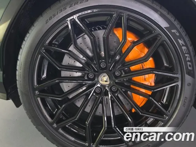 Lamborghini Urus 2026 thumb 5