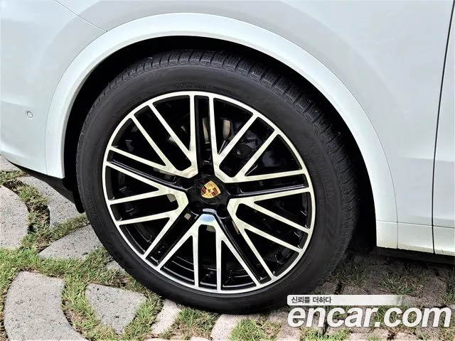 Porsche Cayenne 2024 thumb 5