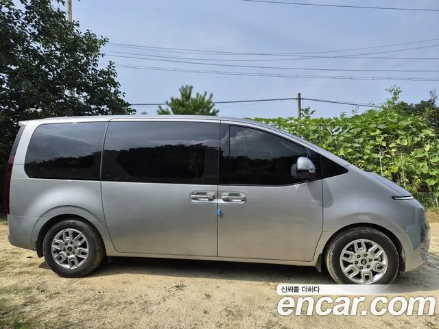 Hyundai Staria 2024 thumb 3