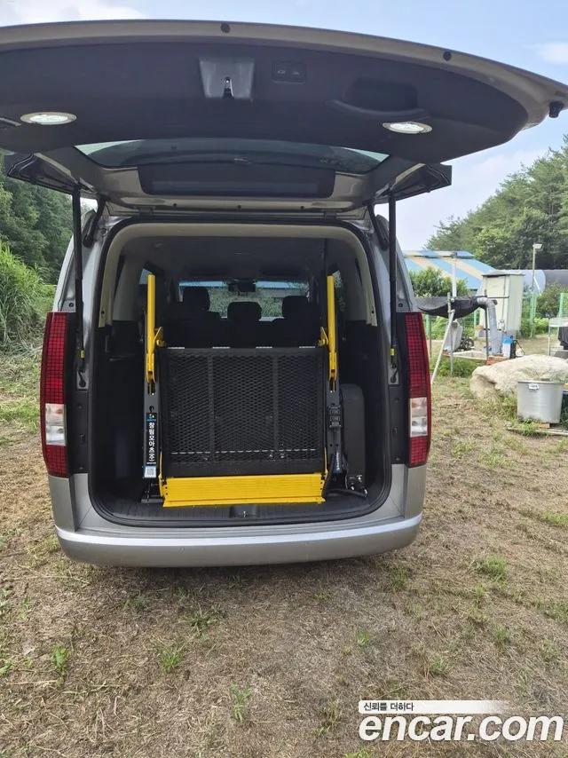 Hyundai Staria 2024 thumb 5