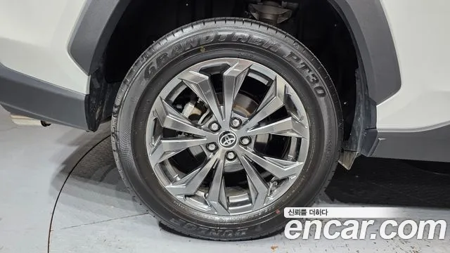 Toyota RAV4 2024 thumb 5