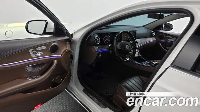 Mercedes-Benz E-Класс 2017 thumb 10