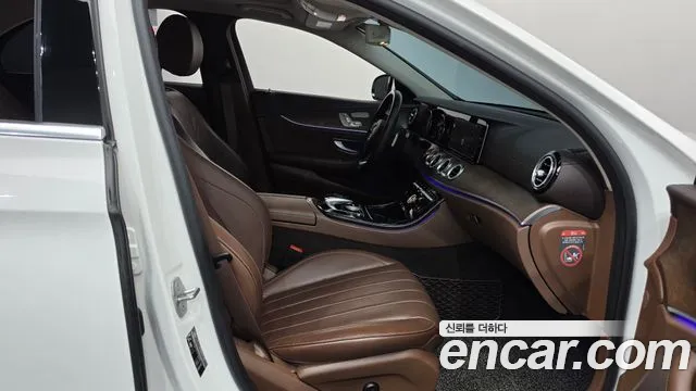 Mercedes-Benz E-Класс 2017 thumb 11