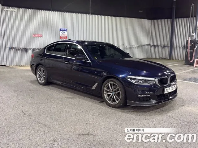 BMW 5-Series 2017 thumb 3