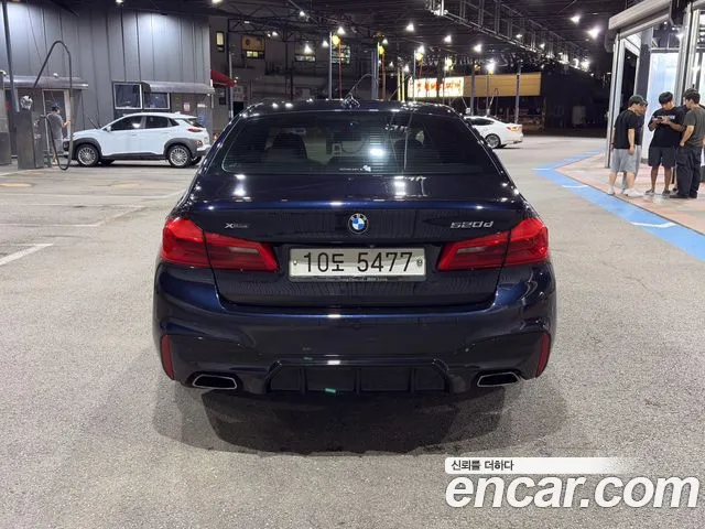 BMW 5-Series 2017 thumb 4