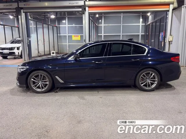 BMW 5-Series 2017 thumb 5