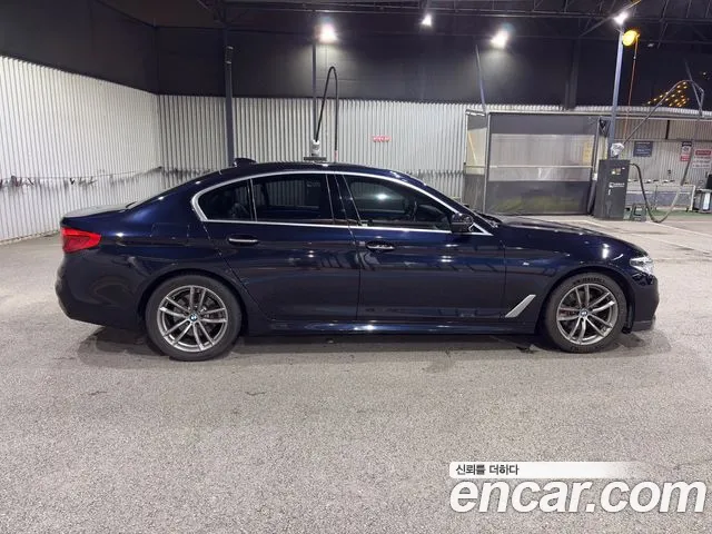 BMW 5-Series 2017 thumb 6